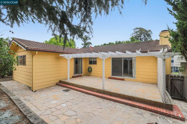 5218 Camino Alta Mira, Castro Valley, CA 94546