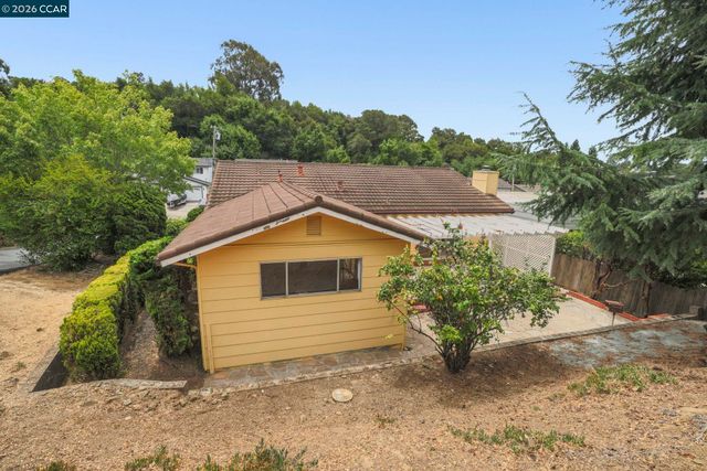5218 Camino Alta Mira, Castro Valley, CA 94546