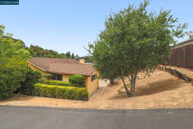 5218 Camino Alta Mira, Castro Valley, CA 94546
