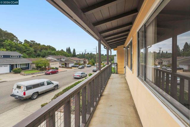 5218 Camino Alta Mira, Castro Valley, CA 94546