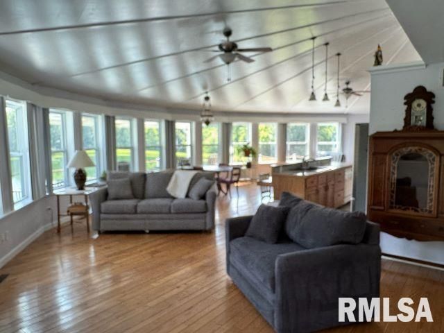 14290 E WINDSONG Road, Mt Vernon, IL 62864