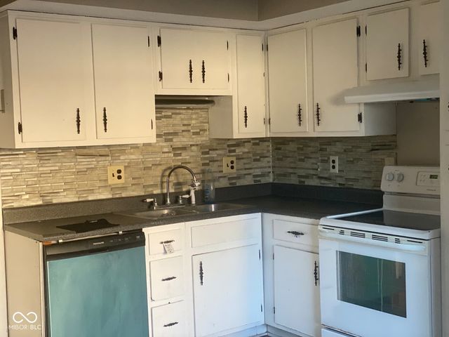 5946 Deerwood Court, Indianapolis, IN 46254