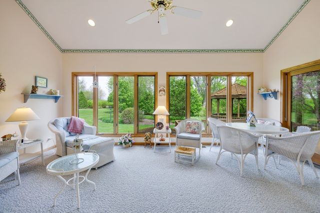 44W664 Oakshire Lane, Hampshire, IL 60140