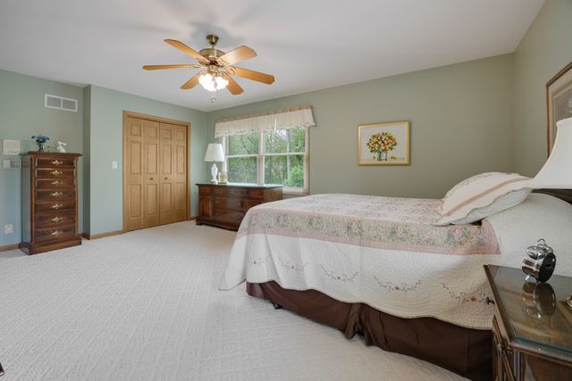 44W664 Oakshire Lane, Hampshire, IL 60140