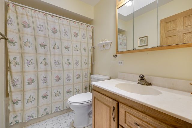 44W664 Oakshire Lane, Hampshire, IL 60140