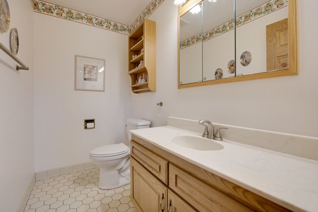 44W664 Oakshire Lane, Hampshire, IL 60140