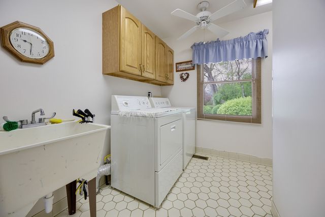 44W664 Oakshire Lane, Hampshire, IL 60140