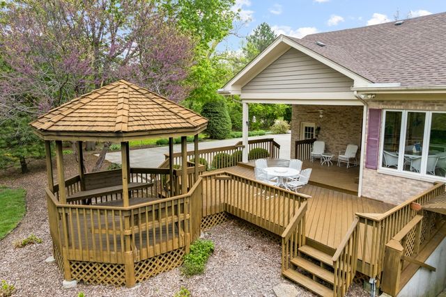44W664 Oakshire Lane, Hampshire, IL 60140