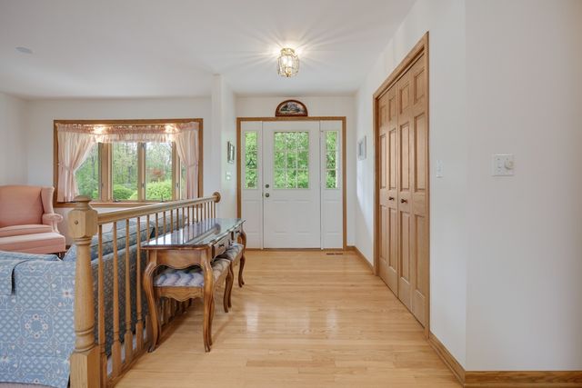 44W664 Oakshire Lane, Hampshire, IL 60140