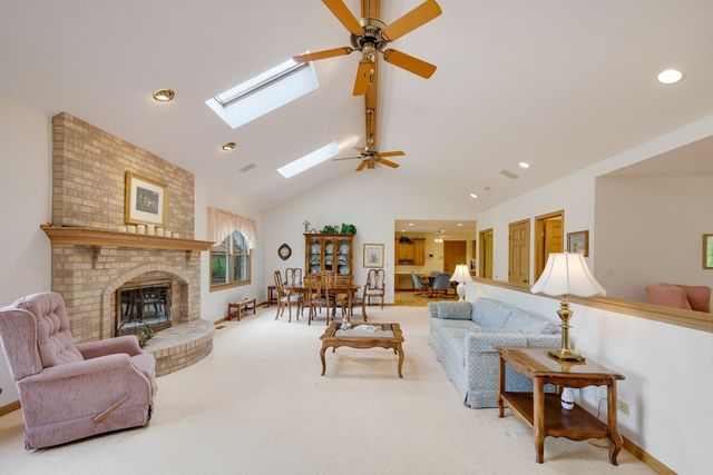 44W664 Oakshire Lane, Hampshire, IL 60140