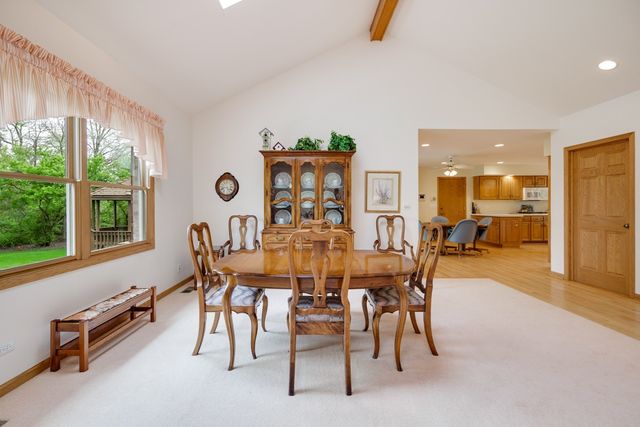 44W664 Oakshire Lane, Hampshire, IL 60140