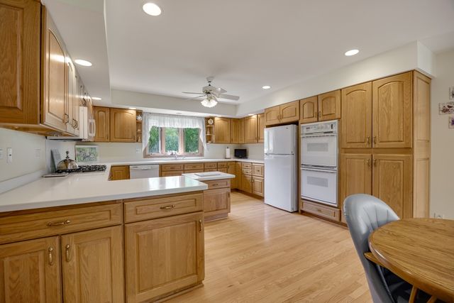 44W664 Oakshire Lane, Hampshire, IL 60140