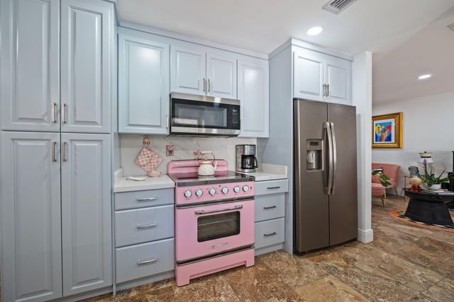 6320 Pent Place, Miami Lakes, FL 33014