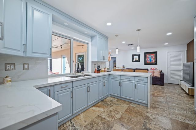 6320 Pent Place, Miami Lakes, FL 33014