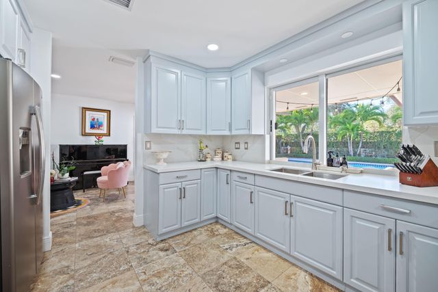 6320 Pent Place, Miami Lakes, FL 33014