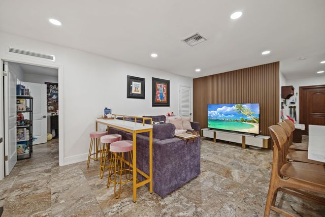 6320 Pent Place, Miami Lakes, FL 33014