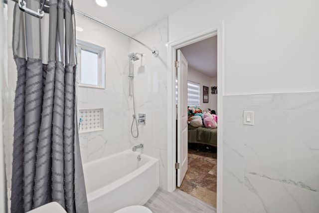 6320 Pent Place, Miami Lakes, FL 33014