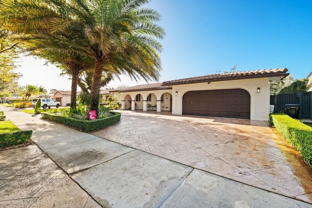 6320 Pent Place, Miami Lakes, FL 33014