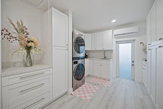 6320 Pent Place, Miami Lakes, FL 33014