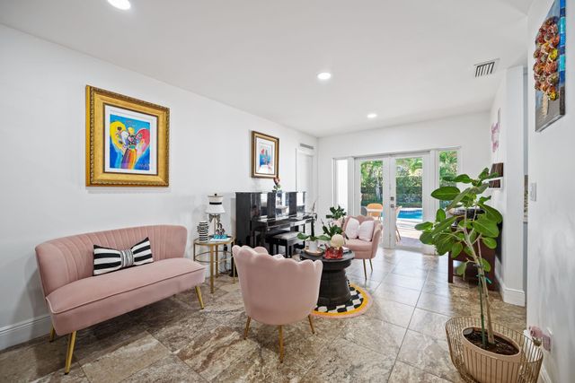 6320 Pent Place, Miami Lakes, FL 33014