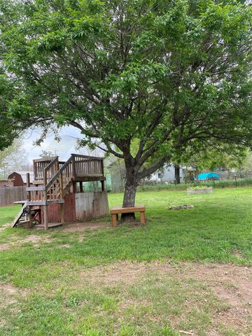 805 Laurel ST, Bastrop, TX 78602