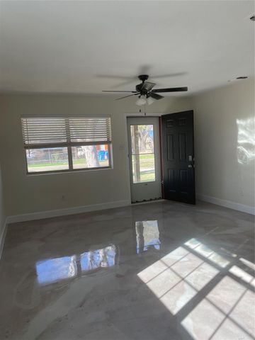 805 Laurel ST, Bastrop, TX 78602