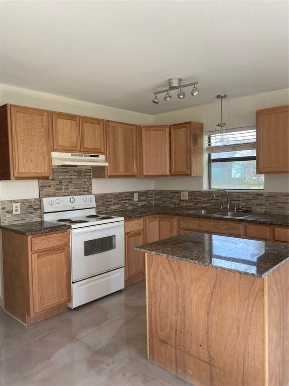 805 Laurel ST, Bastrop, TX 78602