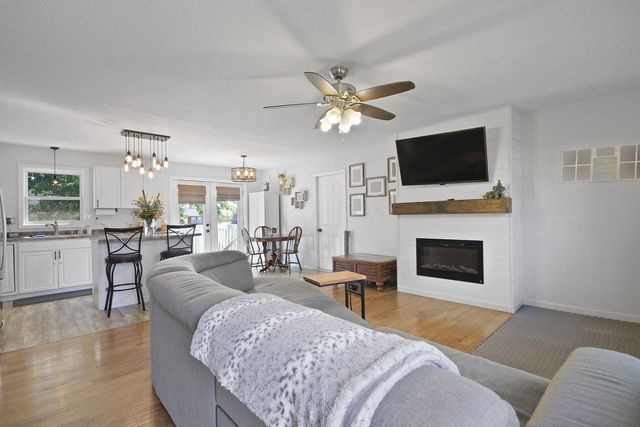 726 N ALLEN ST, Centralia, MO 65240