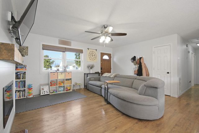 726 N ALLEN ST, Centralia, MO 65240