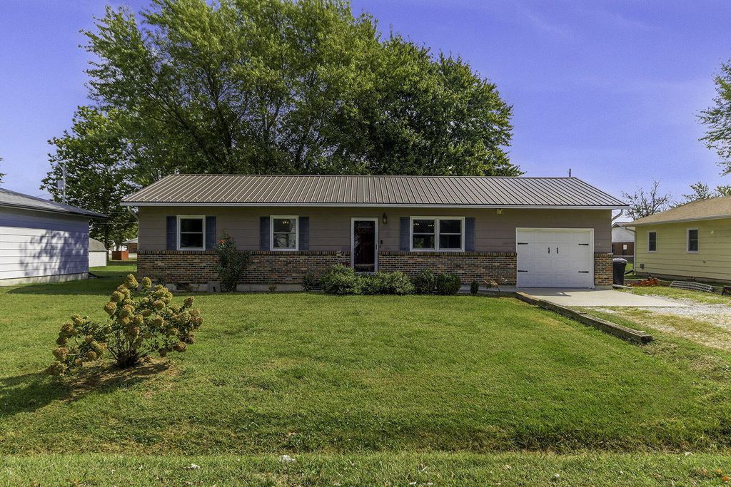 726 N ALLEN ST, Centralia, MO 65240