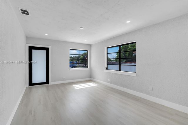 4485 E 8th Ave, Hialeah, FL 33013