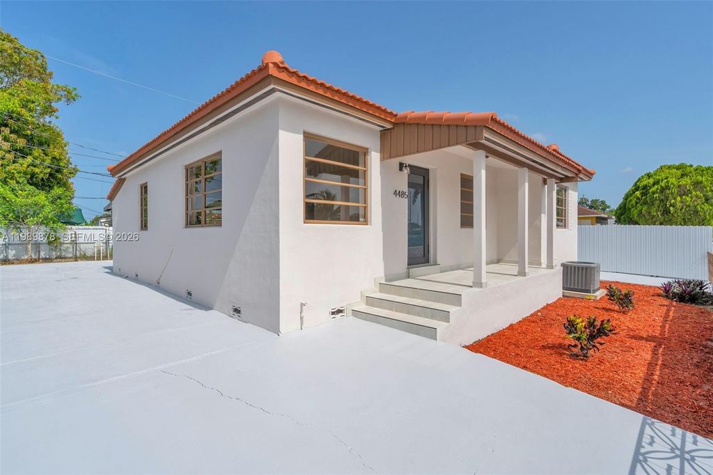 4485 E 8th Ave, Hialeah, FL 33013