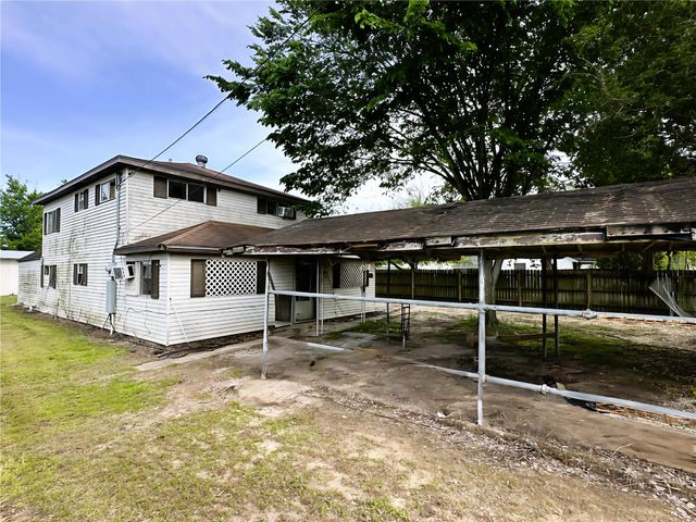 207 S 5th Street, Highlands, TX 77562