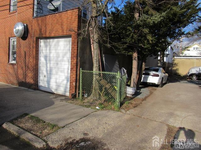 66 Georges Road, New Brunswick, NJ 08901