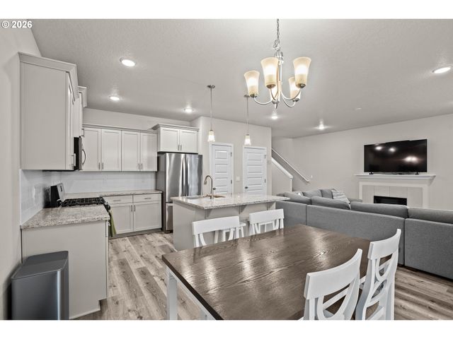 56 SHORE Dr, St Helens, OR 97051