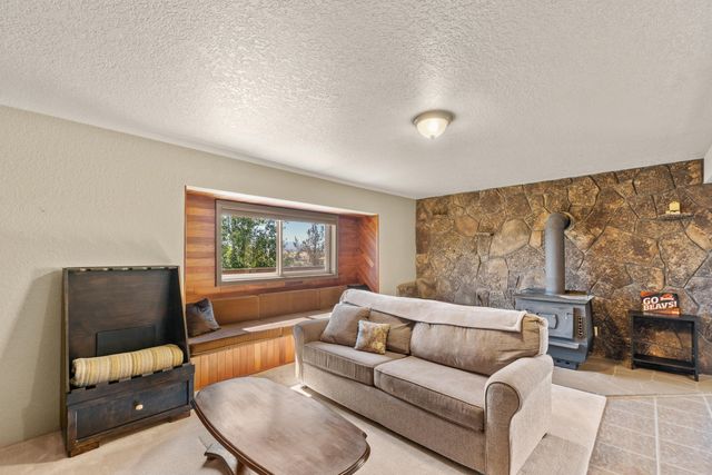 1896 SE Hoffman Drive, Madras, OR 97741