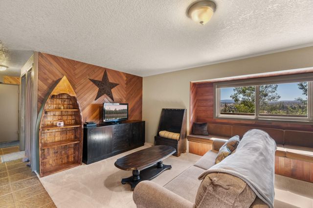 1896 SE Hoffman Drive, Madras, OR 97741