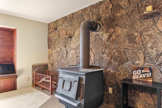 1896 SE Hoffman Drive, Madras, OR 97741