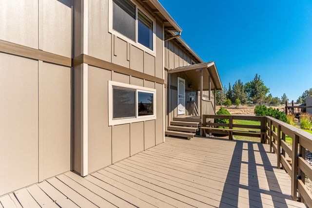 1896 SE Hoffman Drive, Madras, OR 97741