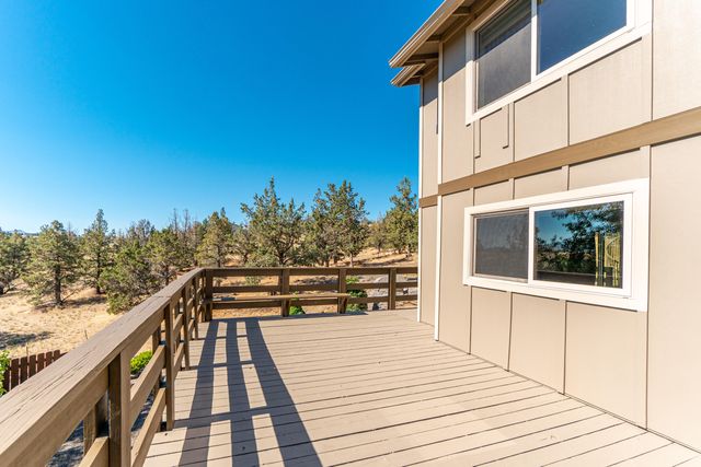1896 SE Hoffman Drive, Madras, OR 97741