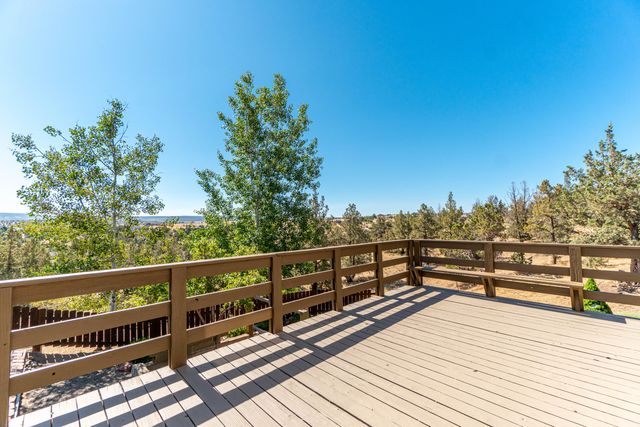 1896 SE Hoffman Drive, Madras, OR 97741