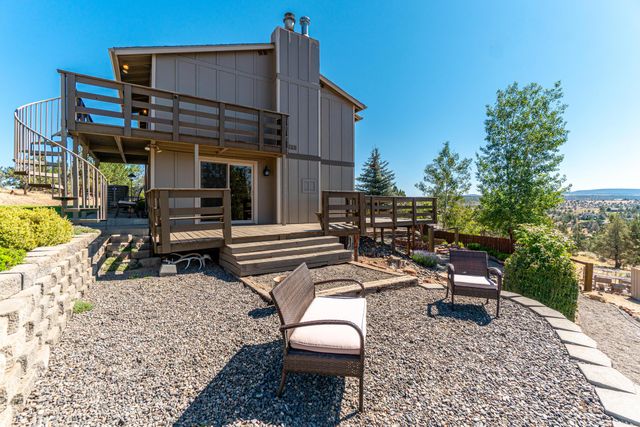 1896 SE Hoffman Drive, Madras, OR 97741