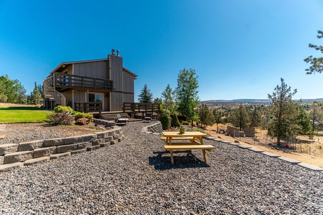 1896 SE Hoffman Drive, Madras, OR 97741