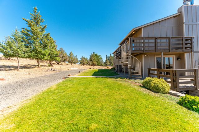 1896 SE Hoffman Drive, Madras, OR 97741