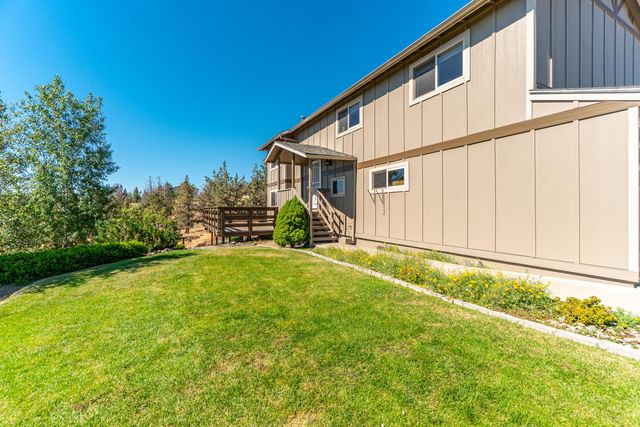 1896 SE Hoffman Drive, Madras, OR 97741