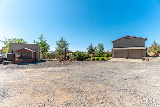 1896 SE Hoffman Drive, Madras, OR 97741