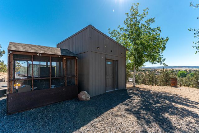 1896 SE Hoffman Drive, Madras, OR 97741