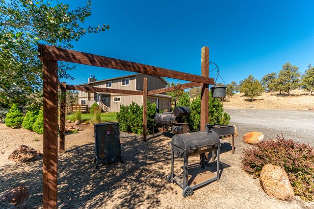 1896 SE Hoffman Drive, Madras, OR 97741