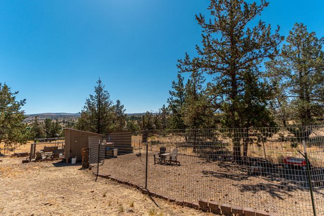 1896 SE Hoffman Drive, Madras, OR 97741