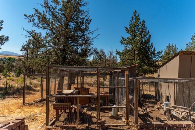 1896 SE Hoffman Drive, Madras, OR 97741